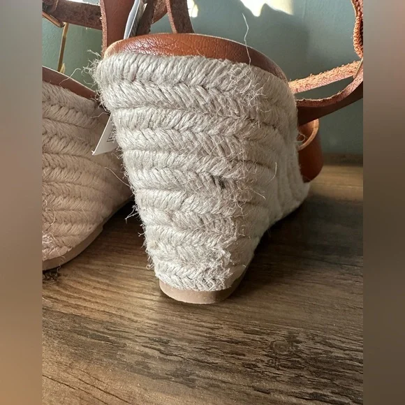Women’s Old Navy Cognac Wedge Sandals with Ankle Strap. NWT, Size 9. - Picture 7 of 7
